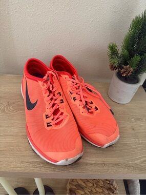 Nike Women's Neon Orange Athletic Running Shoes